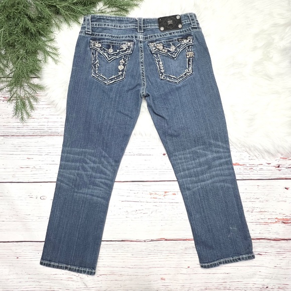 👖|•MISS ME•| Boyfriend Capri Jeans Size 29👖 - Picture 3 of 10